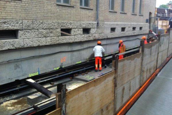 В Цюрихе по Рельсам Перевезли Здание Длиной 80 Метров
