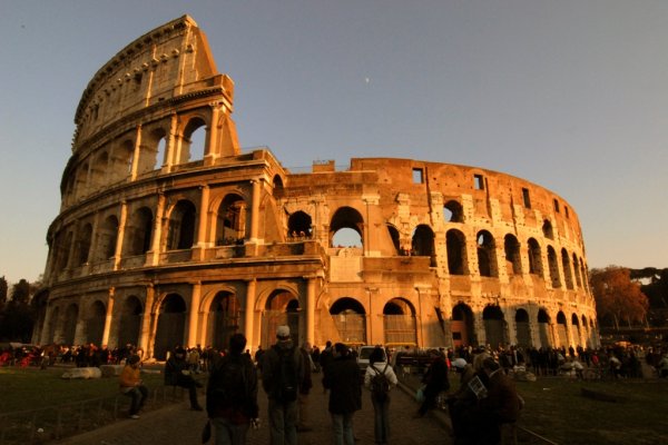 Սկզբում Պիզայի Աշտարակը, Այժմ Հռոմի Կոլիզեյը