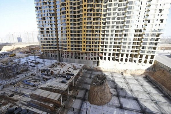 Չինաստանում «Պատահաբար» Բնակելի Շենքը Հայտնվել Է Մայրուղու Վրա