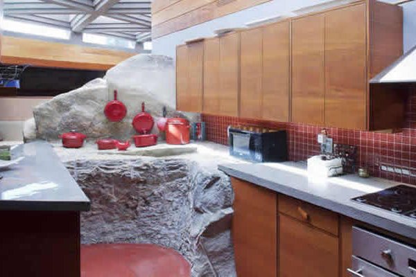 Анджелина Джоли Подарит Мужу Остров в Форме Сердца