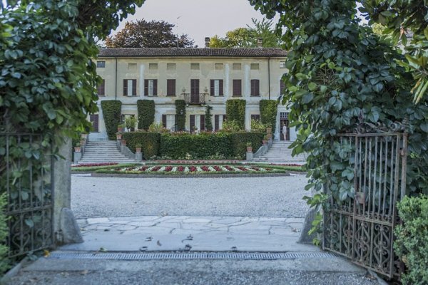 74-Room Mansion Used By Napoleon Goes Up For Sale