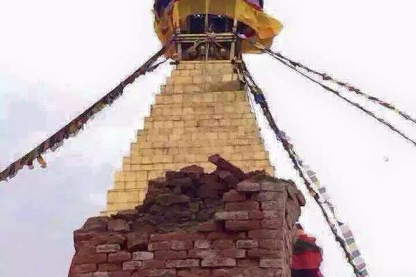 Землетрясение Разрушило Красивые Исторические Здания в Непале