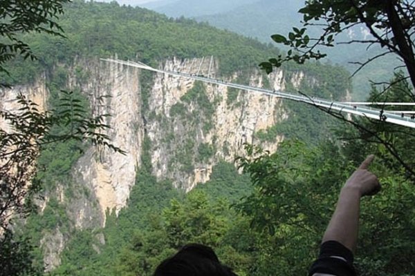 Չինաստանը Կառուցում է Աշխարհի Ամենաերկար և Ամենաբարձր Ապակյա Կամուրջը