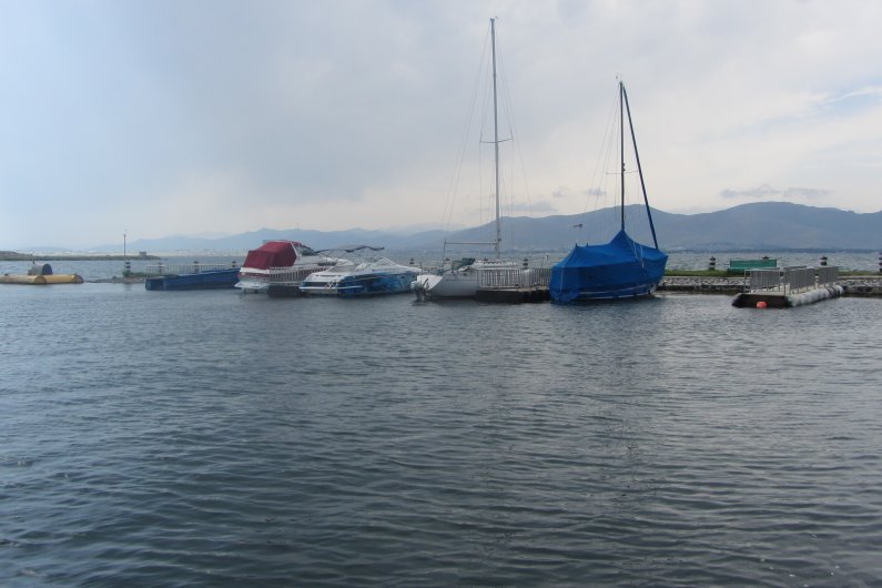 Уровни причалов и автостоянки резорта Ной Лэнд находятся на критичнской высоте