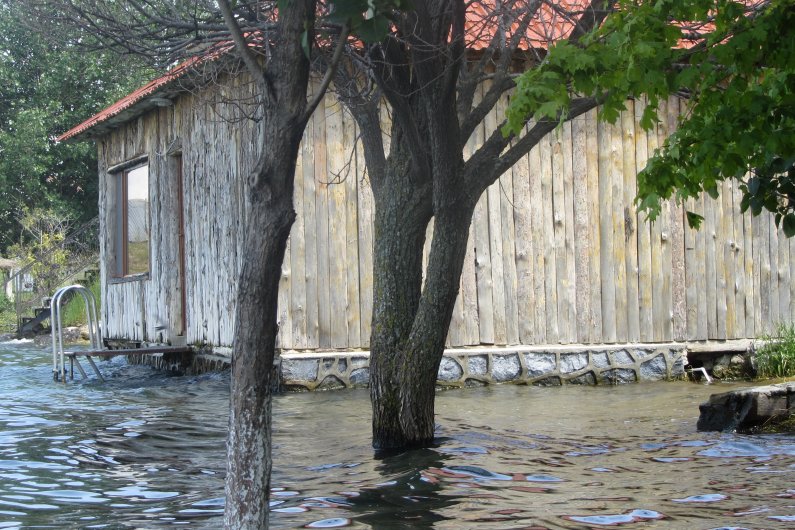 Ной Лэнд. Коттеджы уже в воде