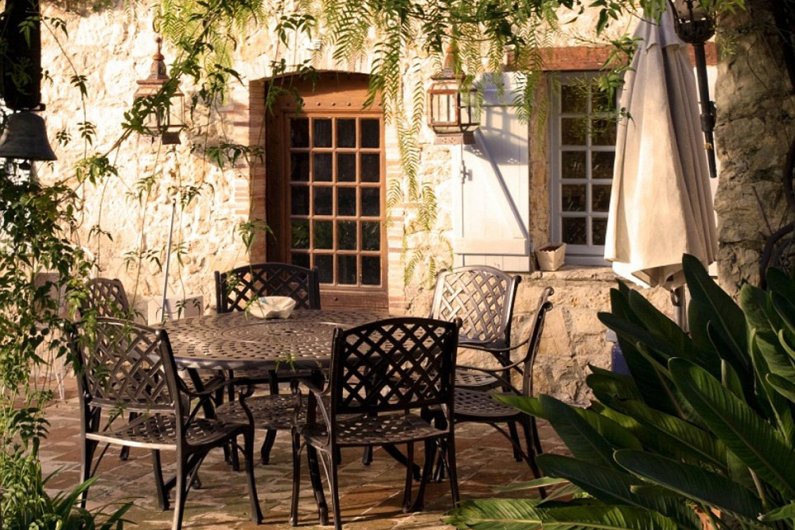 Former Home Of French Singer Edith Piaf Goes On The Market