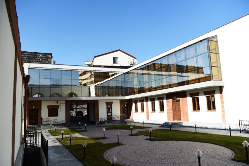 Ապակե վիտրաժներ