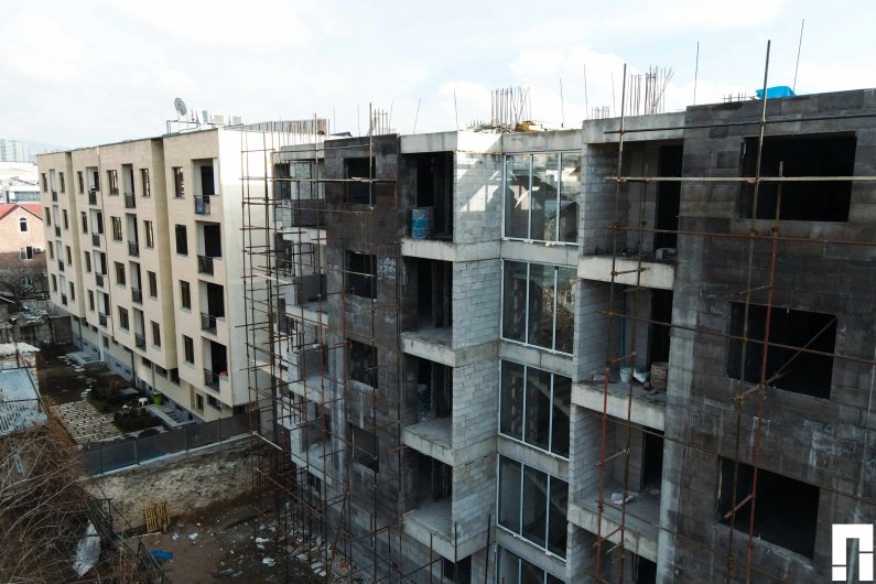 Facade and window work at Gevorg Vardanyan.