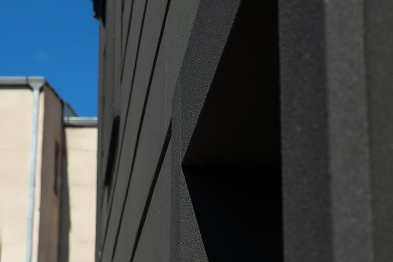 Corner facade elements