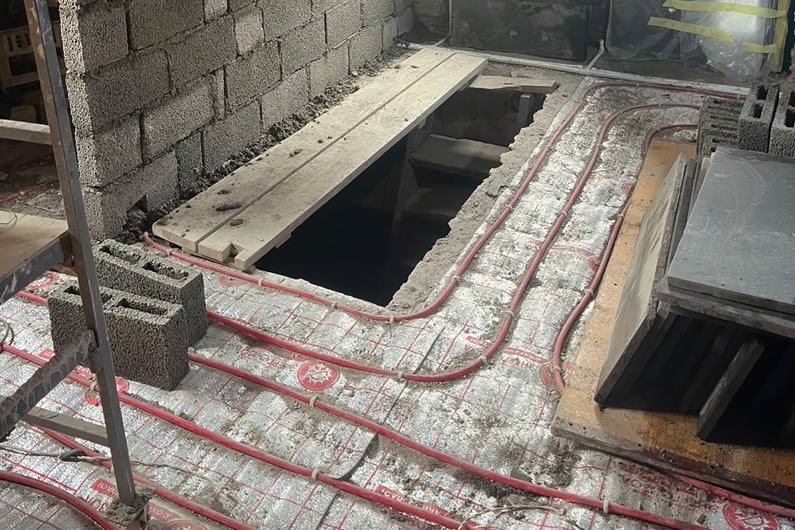 Տաքացվող հատակների տեղադրում