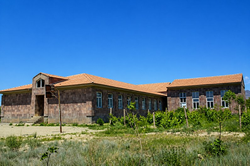 Դպրոցների կառուցում